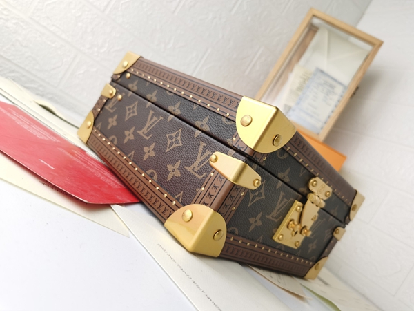 ルイヴィトンバッグ素材ディテール